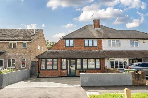 Cedar Avenue, Ruislip, Middlesex, HA4 6UJ