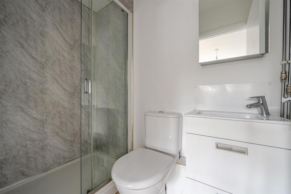 Bedroom 1 En-Suite.jpg