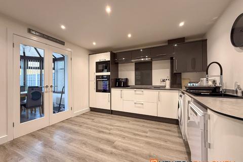3 bedroom semi-detached house for sale, Birch Road, Balderton NG24
