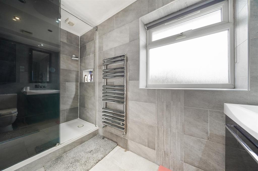 2 Beverley Gardens - L1duonymu Tw Vid Gh7 Quw.jpg