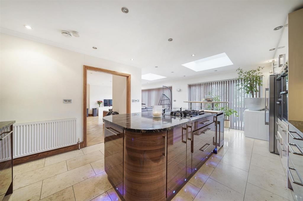 2 Beverley Gardens - LEw Lrathh Ea Kl6jp CMDx.jpg