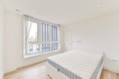 2 bedroom flat to rent, Butler Court, Battersea, London, SW11