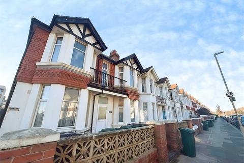 1 bedroom flat to rent, Langdale Gardens, East Sussex BN3
