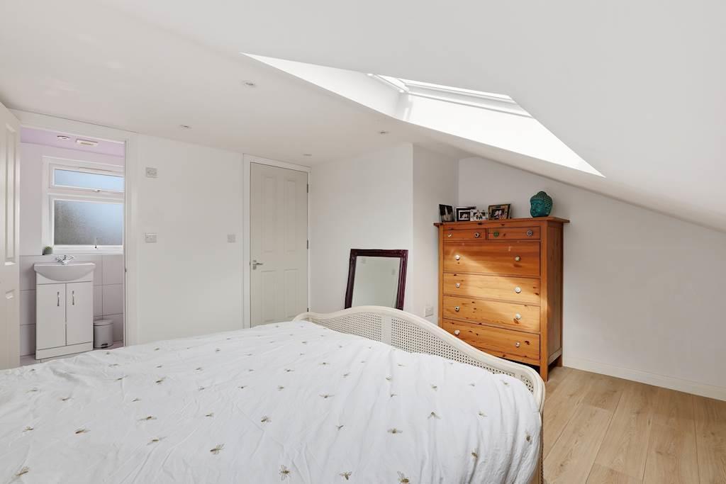 13-2fc2 JHProp Wpen - 25 Whateley Road - 37-small.jp