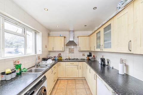 4 bedroom terraced house for sale, The Roundway, Watford