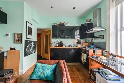 1 bedroom flat for sale, Camden Road, Holloway, London, N7