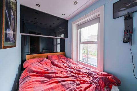 1 bedroom flat for sale, Camden Road, Holloway, London, N7