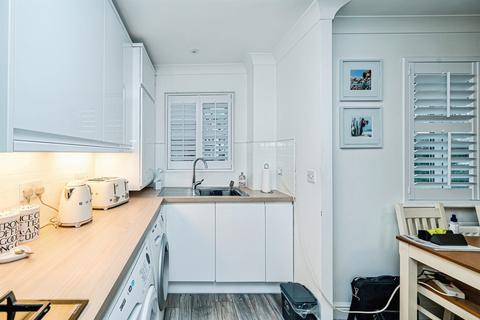 2 bedroom ground floor flat for sale, Wendover Road, AYLESBURY