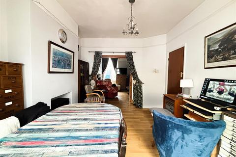 4 bedroom terraced house for sale, Wellington Avenue, Westcliff-on-Sea SS0