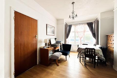 4 bedroom terraced house for sale, Wellington Avenue, Westcliff-on-Sea SS0
