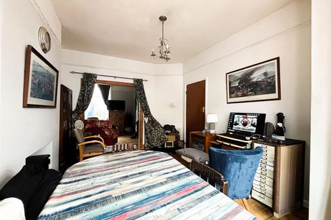 4 bedroom terraced house for sale, Wellington Avenue, Westcliff-on-Sea SS0