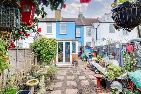 4 bedroom terraced house for sale, Wellington Avenue, Westcliff-on-Sea SS0