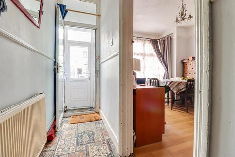 4 bedroom terraced house for sale, Wellington Avenue, Westcliff-on-Sea SS0