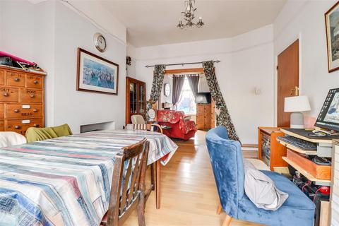 4 bedroom terraced house for sale, Wellington Avenue, Westcliff-on-Sea SS0