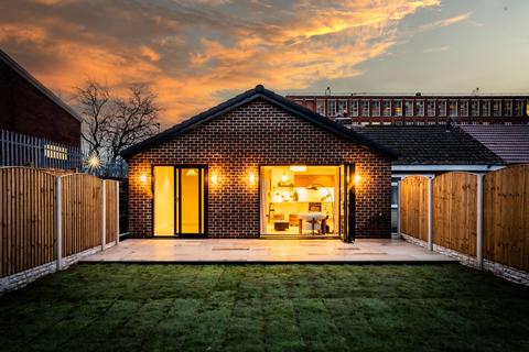 3 bedroom semi-detached bungalow for sale, Cotswold Avenue, Chadderton, OL9