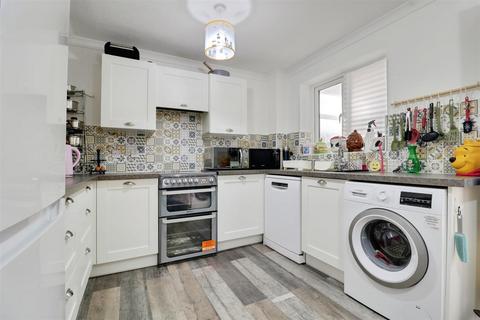 2 bedroom mews for sale, Swettenham Close, Alsager