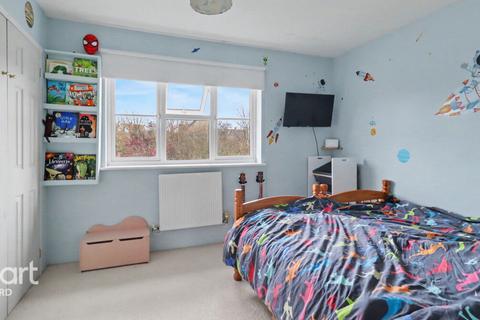 undefined, Skylark Way, Ashford