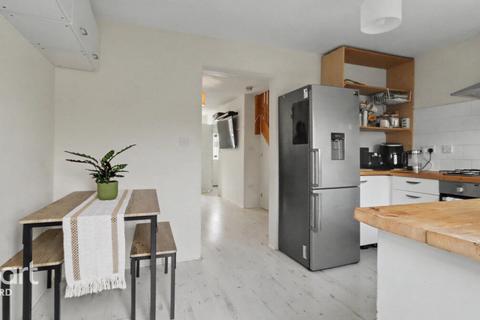 undefined, Skylark Way, Ashford