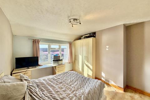 undefined, Orchard Avenue, Heston TW5