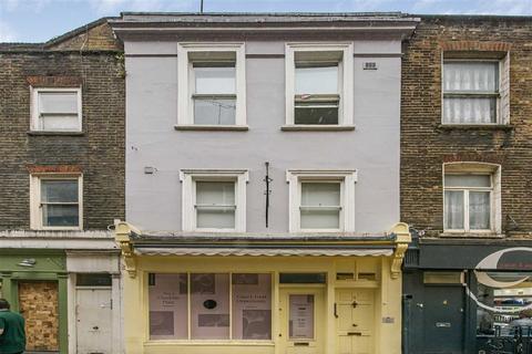 Studio to rent, Charlotte Place, London W1T