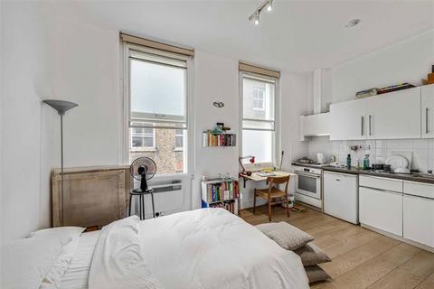 Studio to rent, Charlotte Place, London W1T