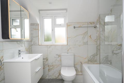 5 bedroom detached house to rent, Churchfields Avenue, WEYBRIDGE, KT13