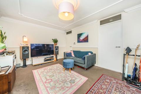 2 bedroom flat to rent, Newton Avenue, London N10