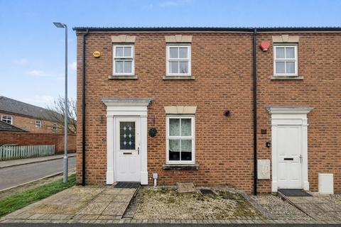 3 bedroom end of terrace house to rent, Walker Crescent, Slough SL3