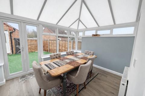 3 bedroom end of terrace house to rent, Walker Crescent, Slough SL3