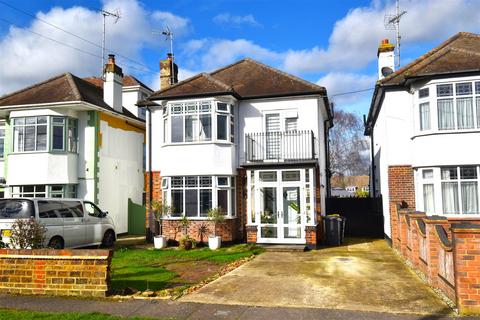 3 bedroom detached house for sale, Rochford Hall Close, Rochford