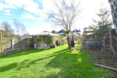 3 bedroom detached house for sale, Rochford Hall Close, Rochford