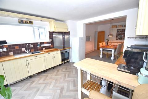 3 bedroom detached house for sale, Rochford Hall Close, Rochford