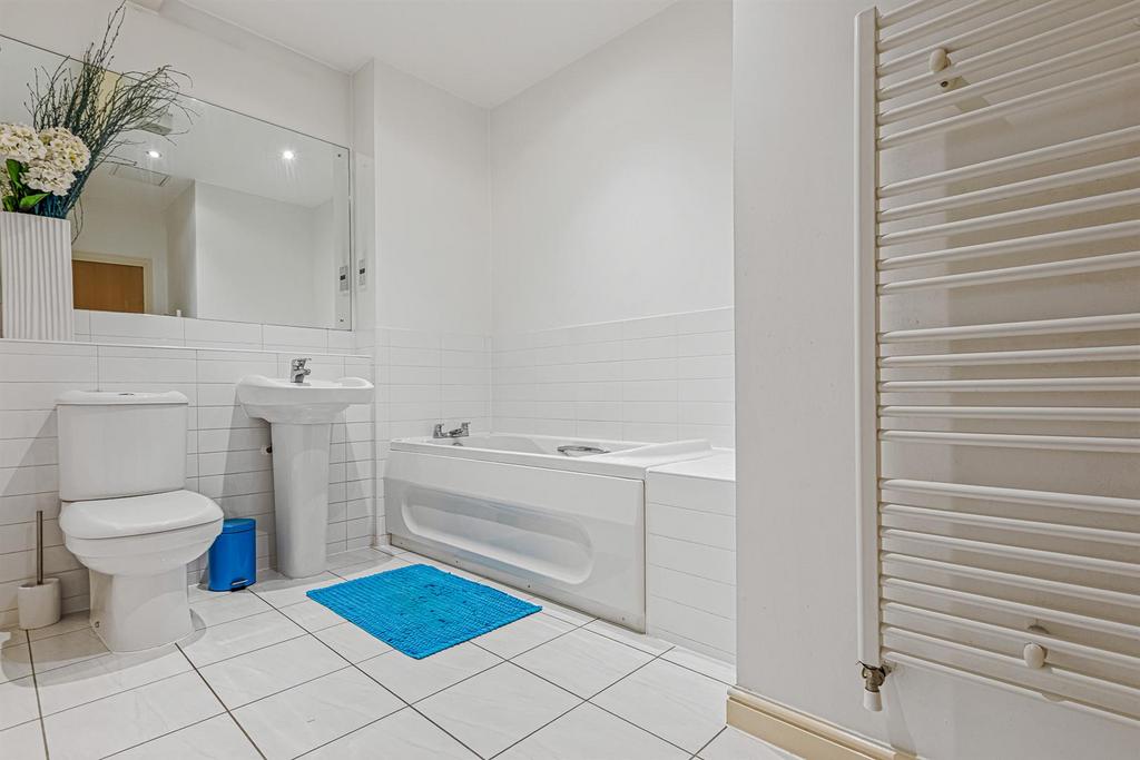 Jack and jill bathroom