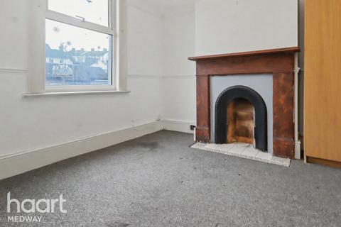 2 bedroom terraced house to rent, Charter Street, Chatham