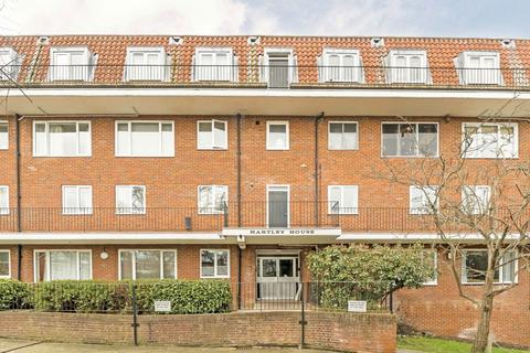 2 bedroom flat to rent, Ballards Lane, London N3