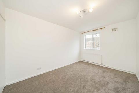 2 bedroom flat to rent, Ballards Lane, London N3