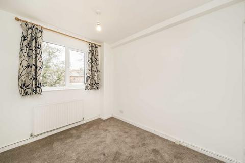 2 bedroom flat to rent, Ballards Lane, London N3