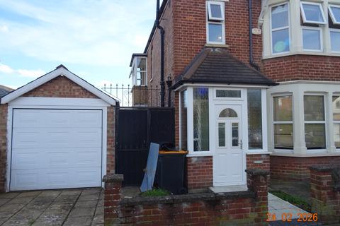 3 bedroom semi-detached house to rent, Cutcliffe Place, Bedford MK40