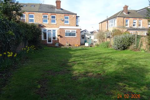 3 bedroom semi-detached house to rent, Cutcliffe Place, Bedford MK40