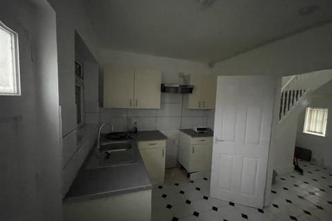 2 bedroom house to rent, Bevanlee Road, MIDDLESBROUGH