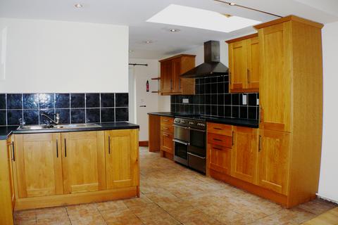 3 bedroom semi-detached house to rent, Balmoral Road, Andover SP10