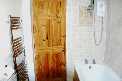 3 bedroom semi-detached house to rent, Balmoral Road, Andover SP10