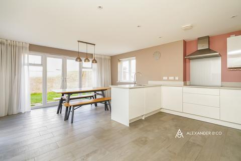 5 bedroom detached house to rent, Fakenham Street, Oxfordshire OX26