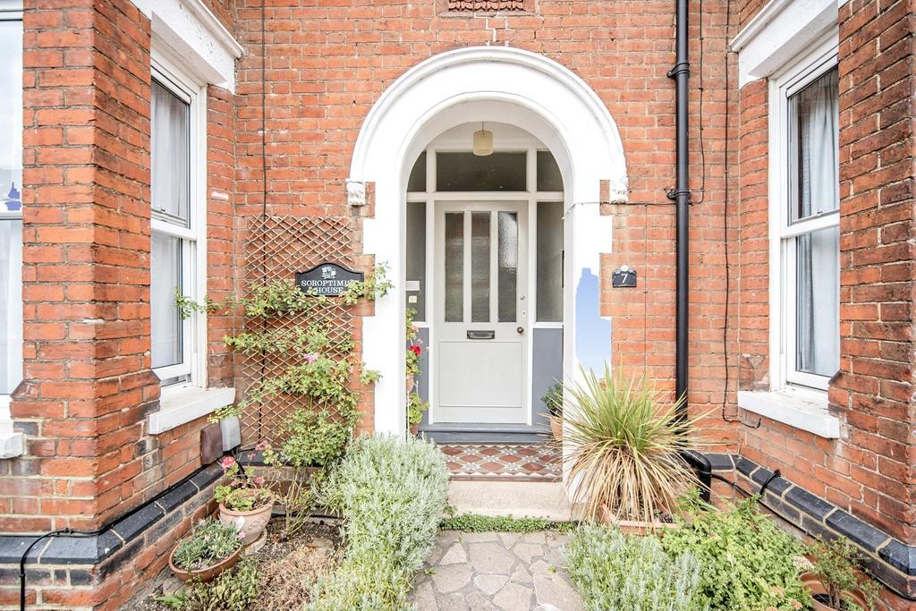 7 E Merton Road - 202