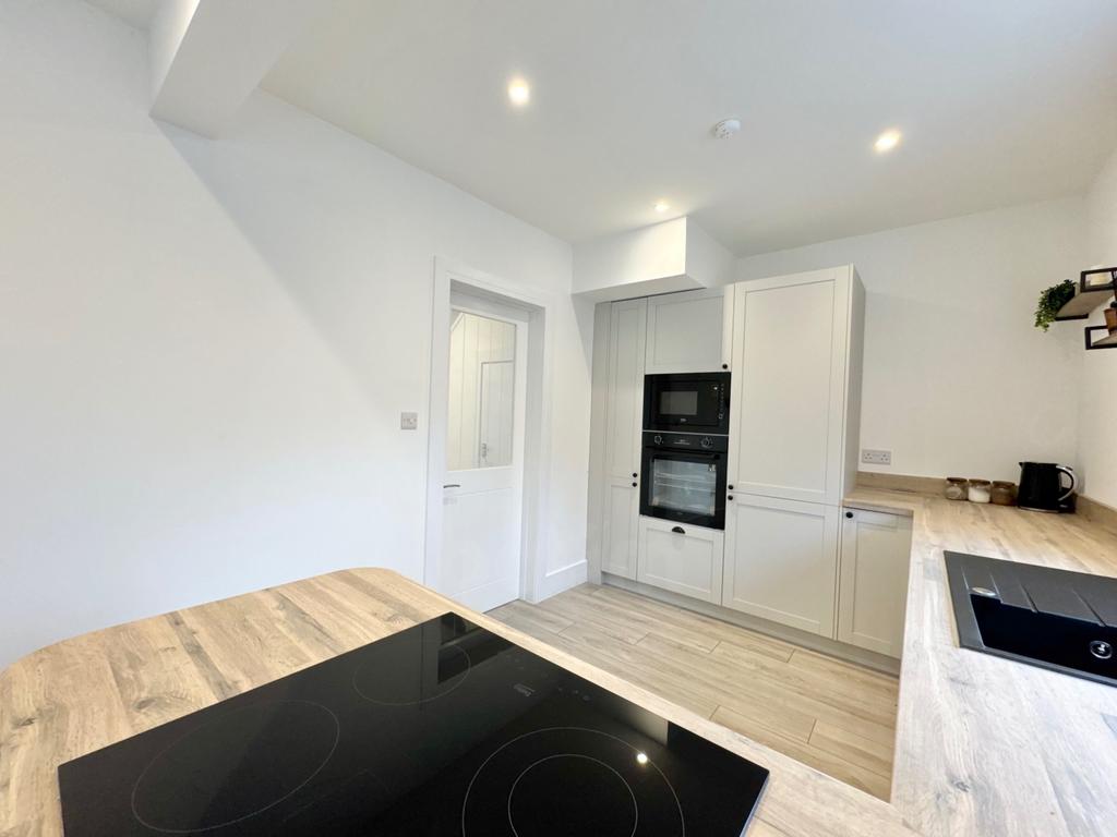 Highfield drive kitchen 2