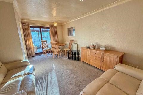 2 bedroom bungalow for sale, Frinton On Sea CO13