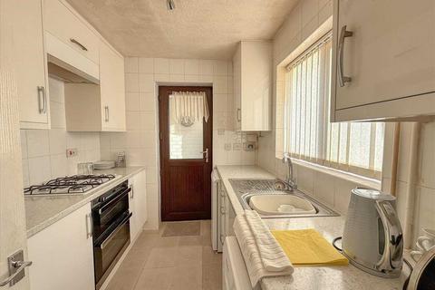 2 bedroom bungalow for sale, Frinton On Sea CO13