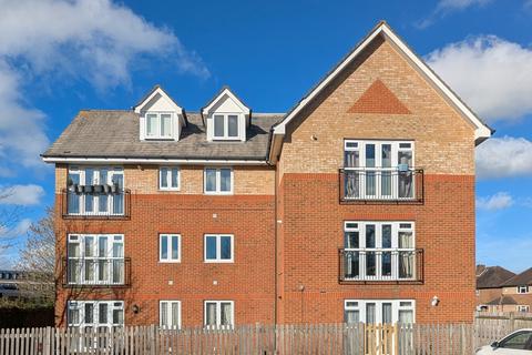 2 bedroom flat for sale, Ross Court, Station Approach, Horley, RH6