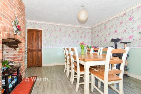 2 bedroom end of terrace house for sale, Malling Road, Snodland ME6