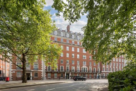 undefined, Grosvenor Square, London W1K